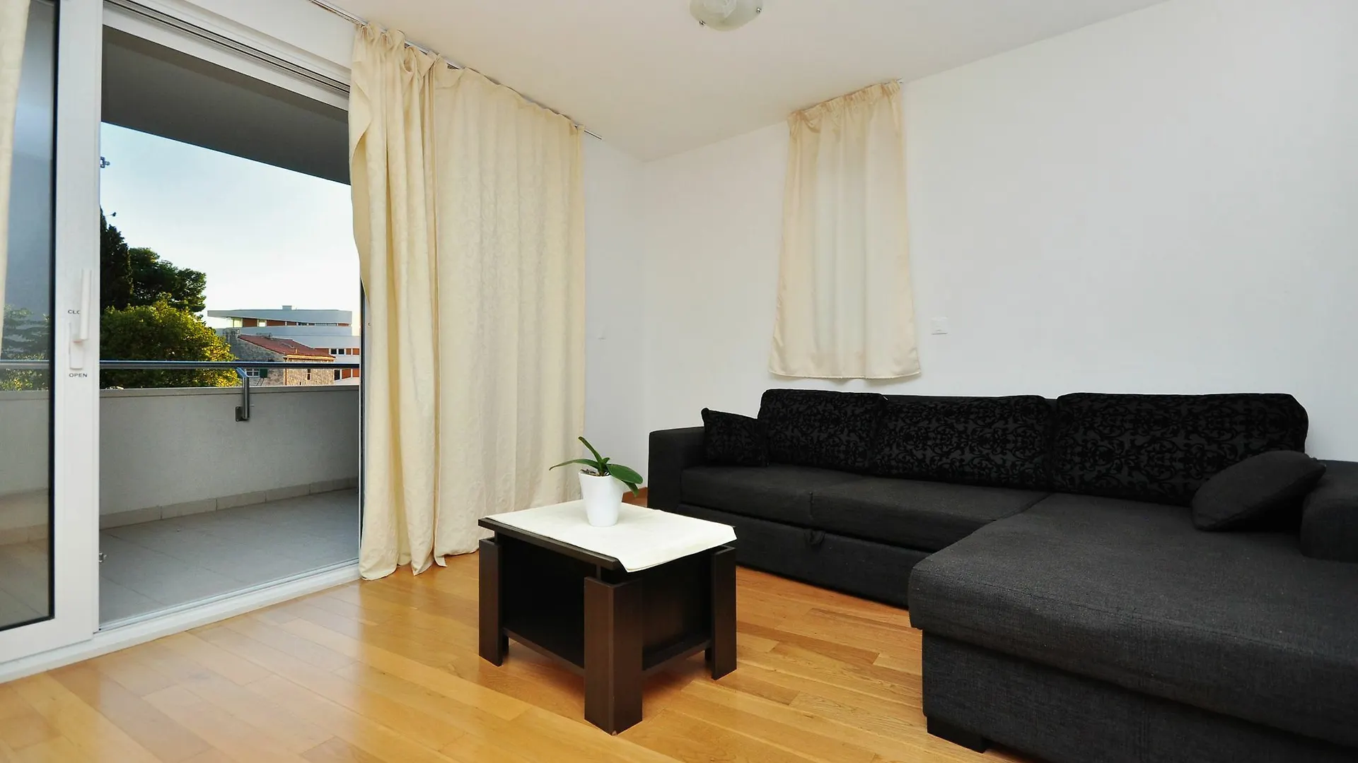Adriatic Queen Rooms & Apartments Split 0*,
