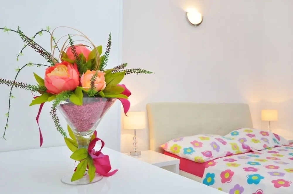 Adriatic Queen Rooms & Apartments Split 0*,